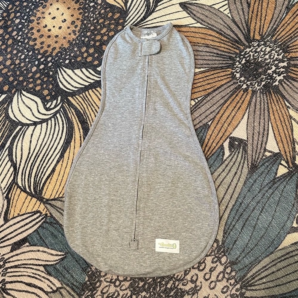 Woombie swaddle sack 0-3 mo